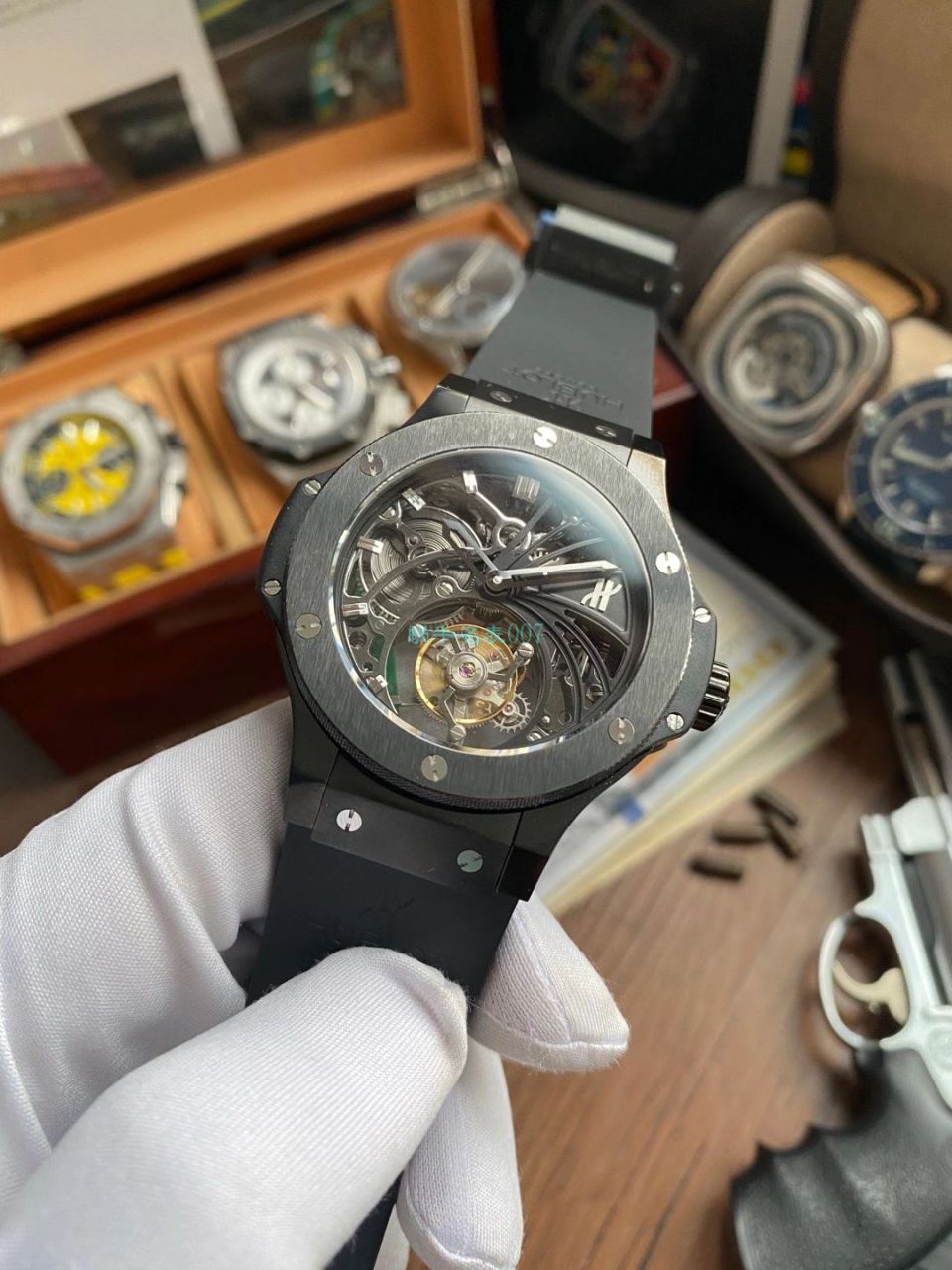【 Video analysis  top 复刻手表最靠谱的商家】 hublot  big bang  Tourbillon 304.TX.1170.LR 不同版本对比视频 / YB112