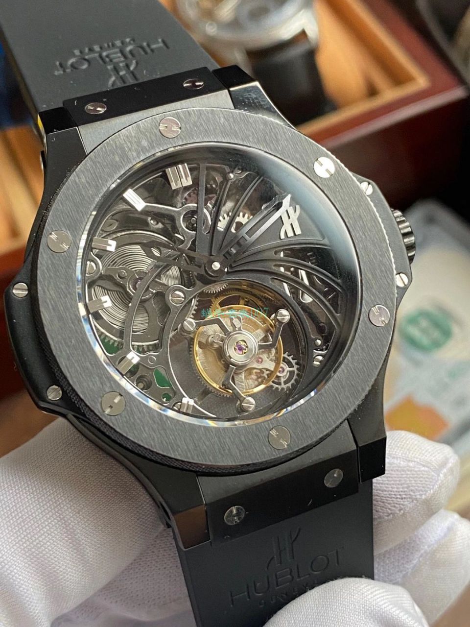 【 Video analysis  top 复刻手表最靠谱的商家】 hublot  big bang  Tourbillon 304.TX.1170.LR 不同版本对比视频 / YB112