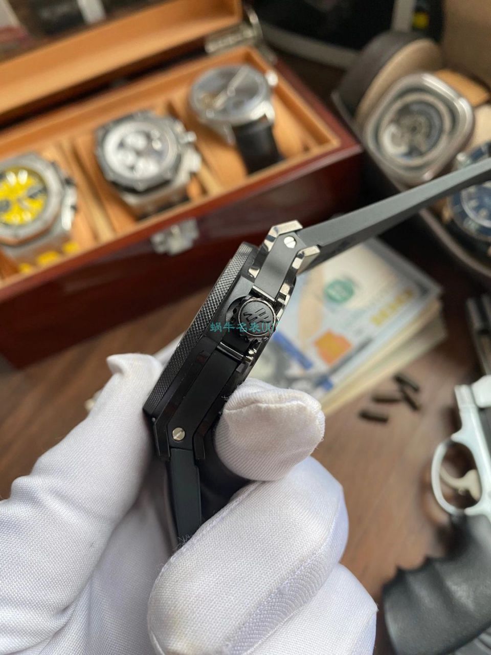 【 Video analysis  top 复刻手表最靠谱的商家】 hublot  big bang  Tourbillon 304.TX.1170.LR 不同版本对比视频 / YB112
