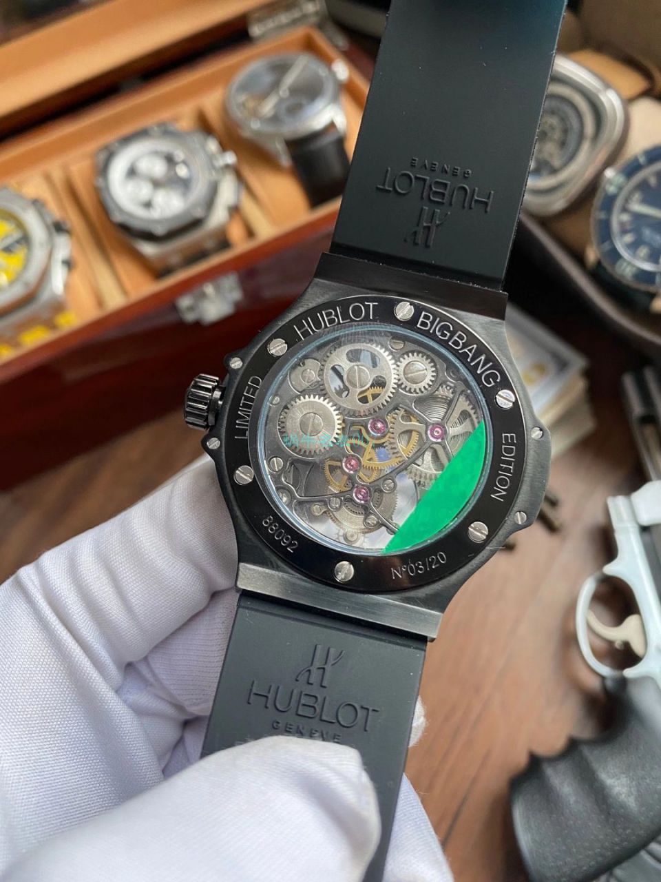 【 Video analysis  top 复刻手表最靠谱的商家】 hublot  big bang  Tourbillon 304.TX.1170.LR 不同版本对比视频 / YB112