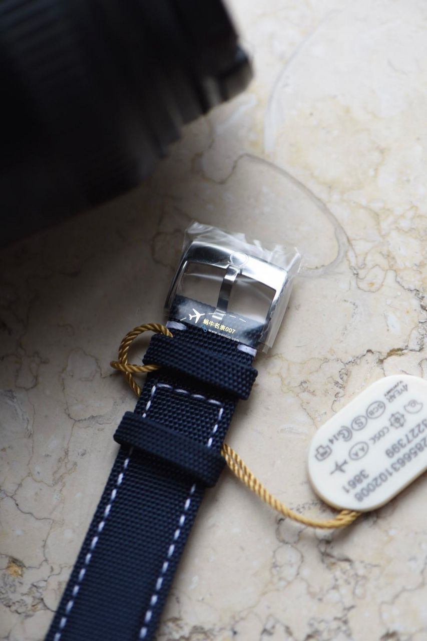  Video analysis OSOMEGA超霸系列复刻高仿310.32.42.50.02.001 wrist watch (史努比奖”50周年纪念 wrist watch ) / M778