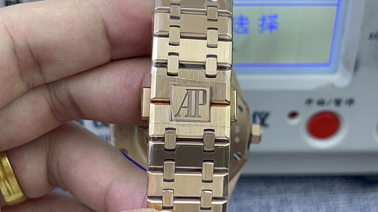 APS Factory Audemars Piguet 双摆轮镂空15407ST.OO.1220ST.01和15407OR.OO.1220OR.01一比一超A高仿手表 / AP232
