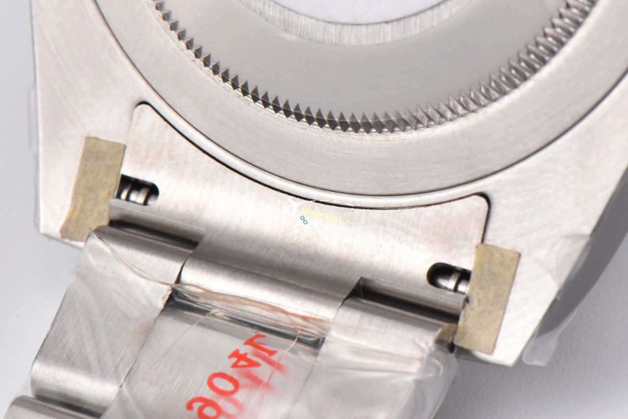 C Factory /clean一比一 top 高仿复刻手表 Rolex  GMT MASTER II左撇子雪碧圈m126720vtnr-0002 / R768