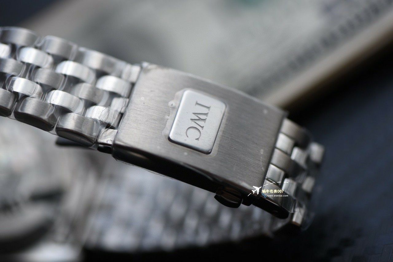 V7 Factory 一比一高仿 IWC 手表“劳伦斯体育公益基金会”特别版和TOP GUN IW326906 / WG613