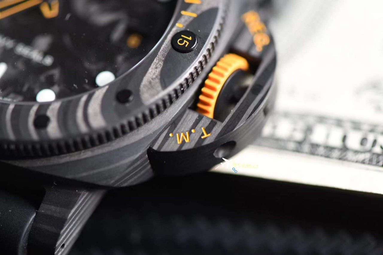 VS Factory 一比一 top 复刻高仿手表Panerai PAM01324、PAM1324 carbon fiber  / VSPAM01324
