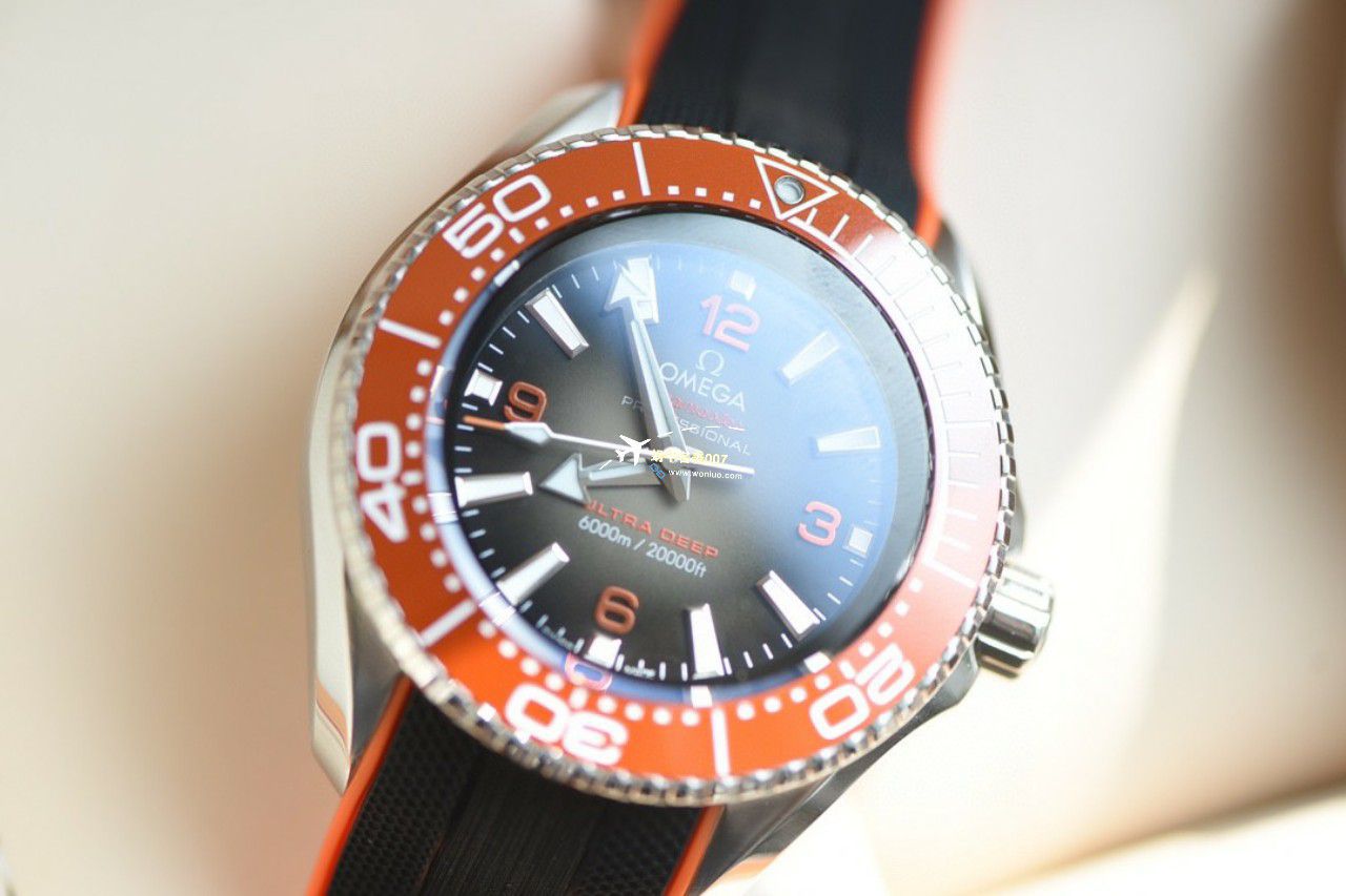 【 Video analysis 】原单品质OMEGA Seamaster 海王6000米215.30.46.21.06.001，215.30.46.21.03.001 wrist watch  / M787