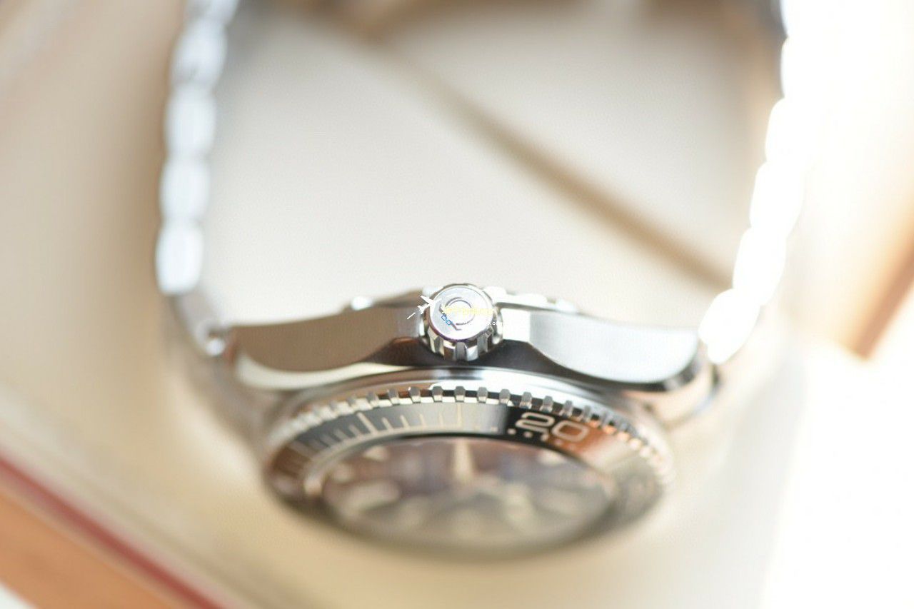 【 Video analysis 】原单品质OMEGA Seamaster 海王6000米215.30.46.21.06.001，215.30.46.21.03.001 wrist watch  / M787