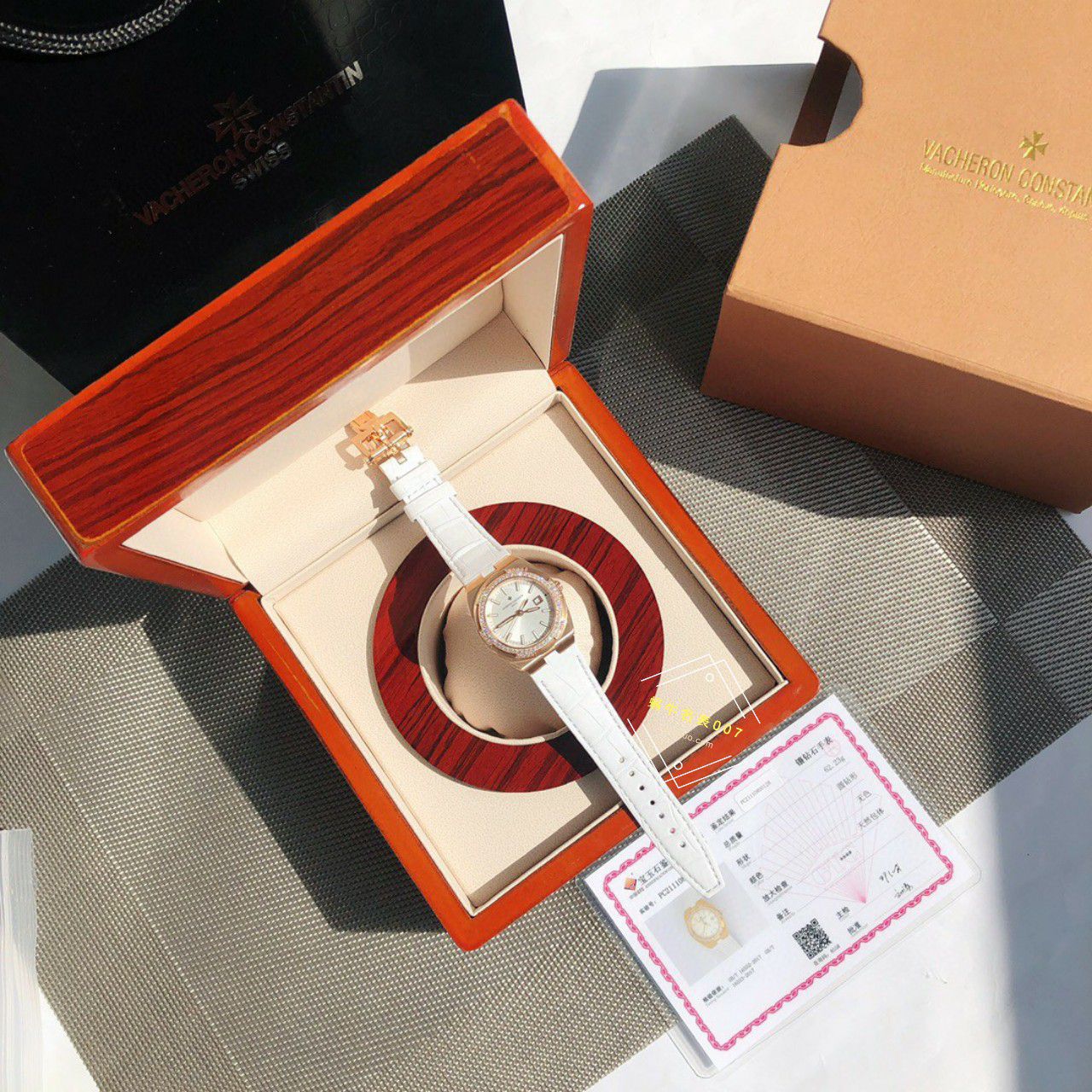 高端真钻女表Vacheron Constantin   Overseas 系列1225V/000R-B592，1225V/200A-B590 wrist watch  / JS261