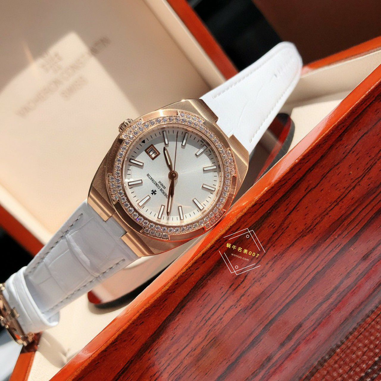 高端真钻女表Vacheron Constantin   Overseas 系列1225V/000R-B592，1225V/200A-B590 wrist watch  / JS261
