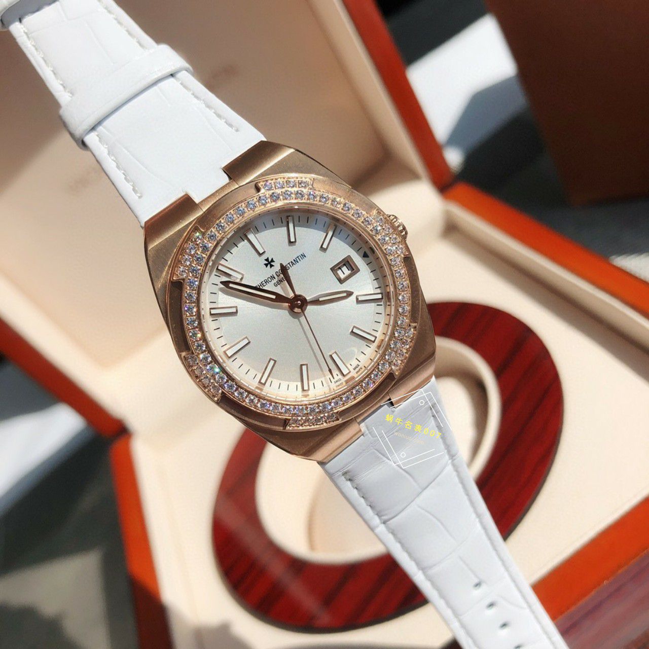 高端真钻女表Vacheron Constantin   Overseas 系列1225V/000R-B592，1225V/200A-B590 wrist watch  / JS261
