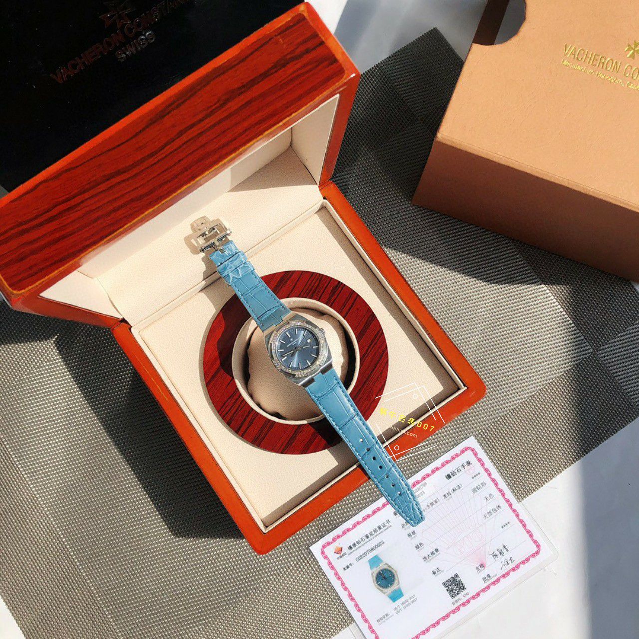 高端真钻女表Vacheron Constantin   Overseas 系列1225V/000R-B592，1225V/200A-B590 wrist watch  / JS261