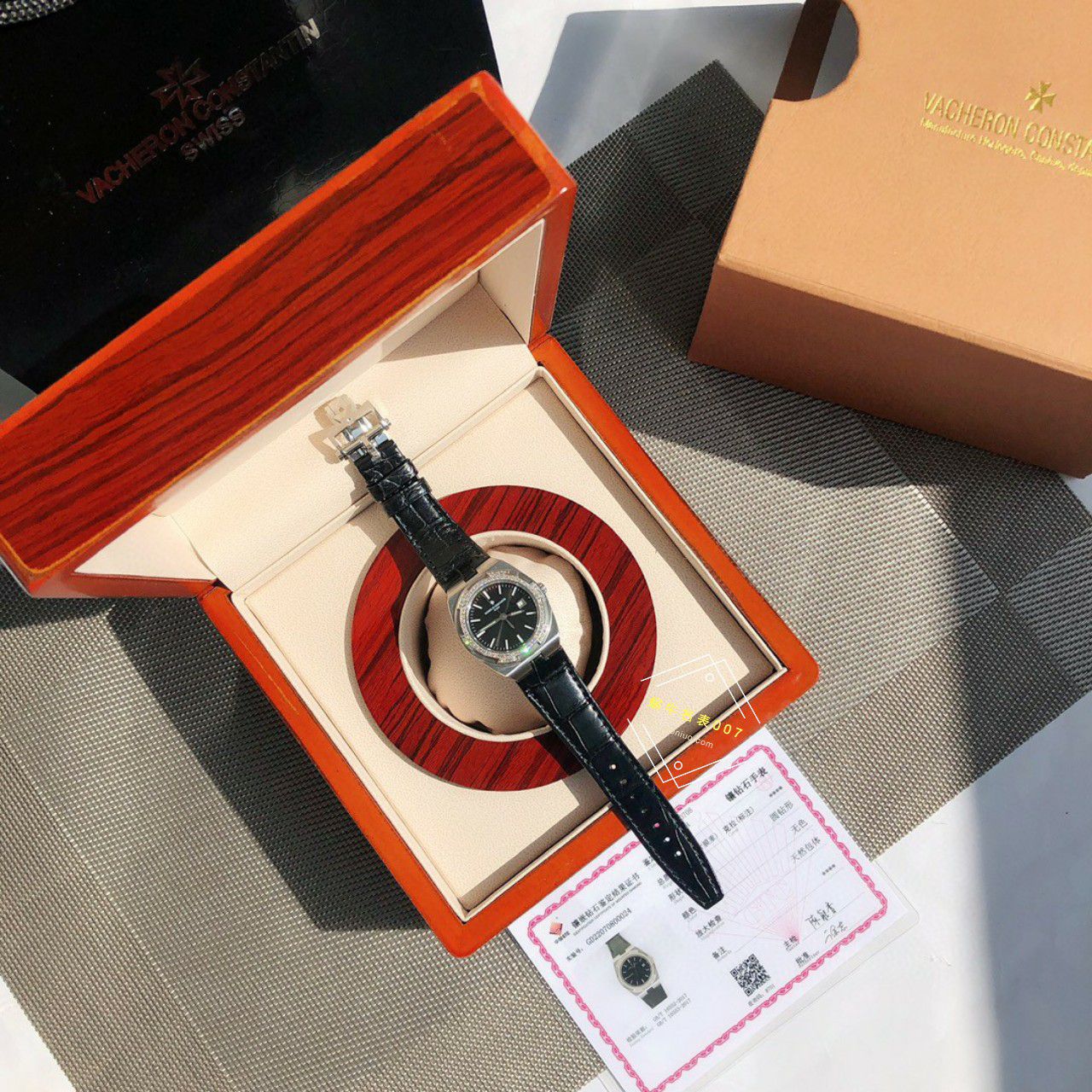 高端真钻女表Vacheron Constantin   Overseas 系列1225V/000R-B592，1225V/200A-B590 wrist watch  / JS261