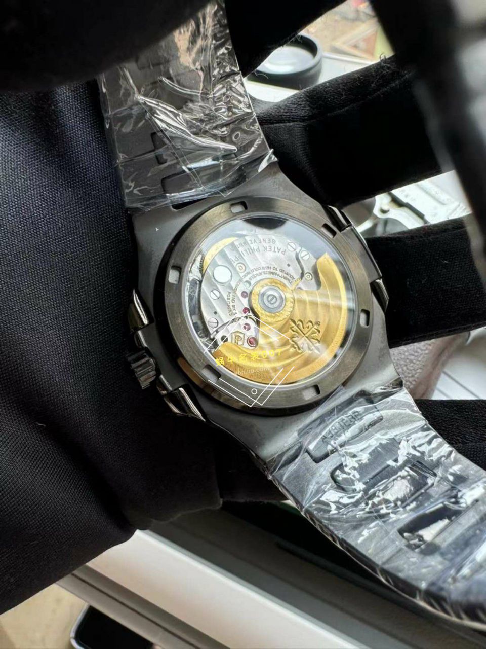  Video analysis PATEK PHILIPPE   PATEK PHILIPPE  carbon fiber DIW  Nautilus 5711  / BD389
