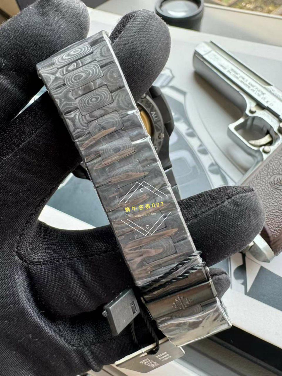  Video analysis PATEK PHILIPPE   PATEK PHILIPPE  carbon fiber DIW  Nautilus 5711  / BD389