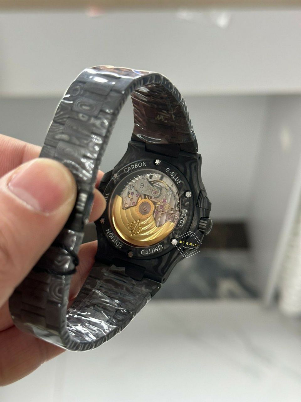  Video analysis PATEK PHILIPPE   PATEK PHILIPPE  carbon fiber DIW  Nautilus 5711  / BD389