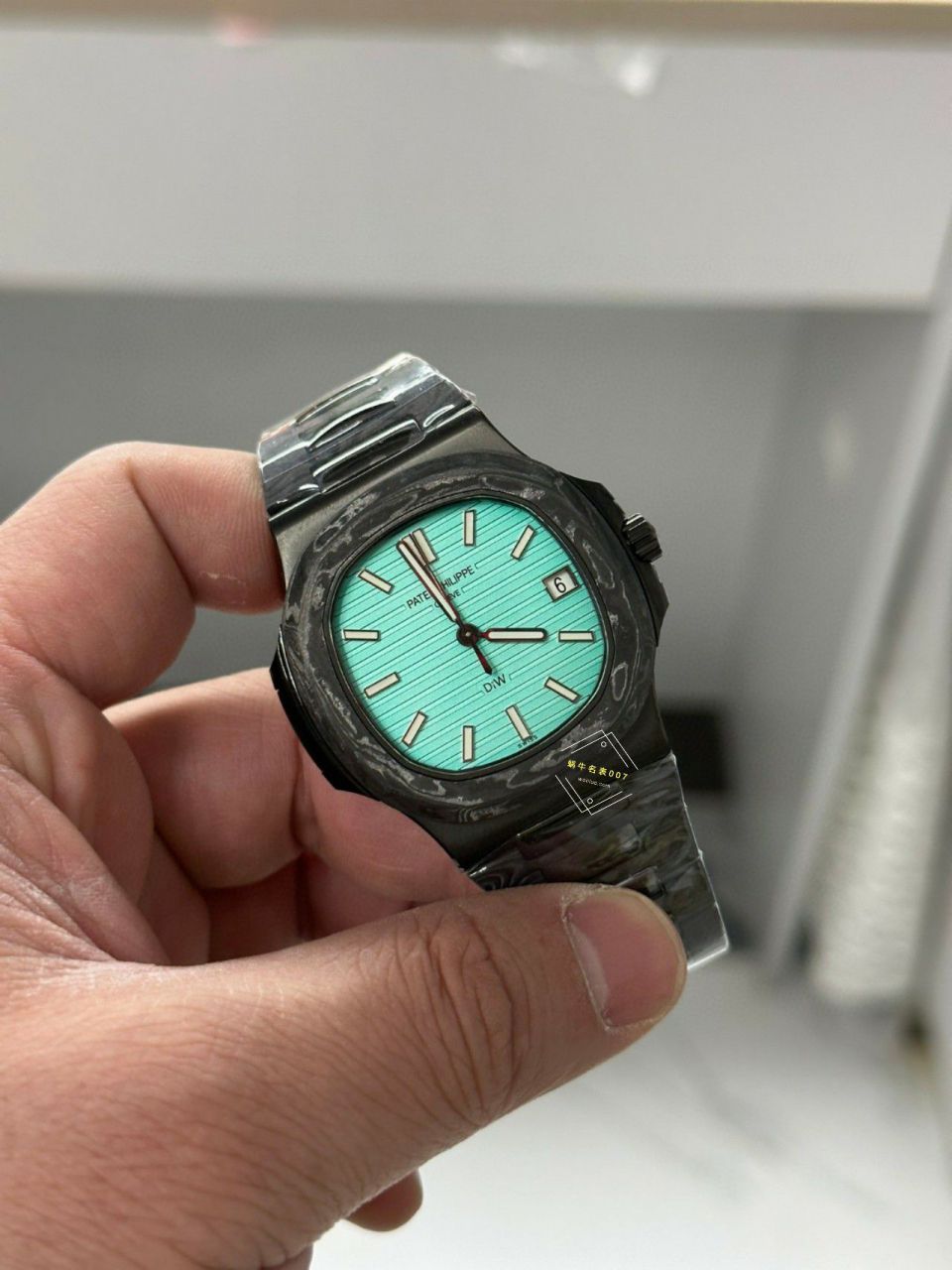  Video analysis PATEK PHILIPPE   PATEK PHILIPPE  carbon fiber DIW  Nautilus 5711  / BD389