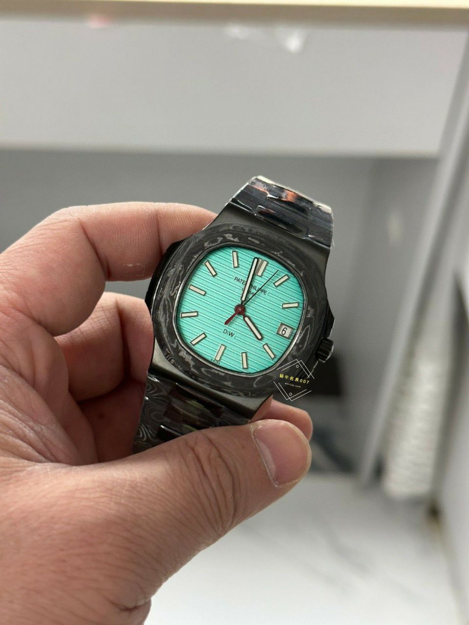  Video analysis PATEK PHILIPPE   PATEK PHILIPPE  carbon fiber DIW  Nautilus 5711  / BD389