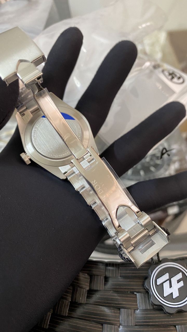 ZF Tudor  39mm 小蓝花一比一复刻高仿手表 M79230B / DT086