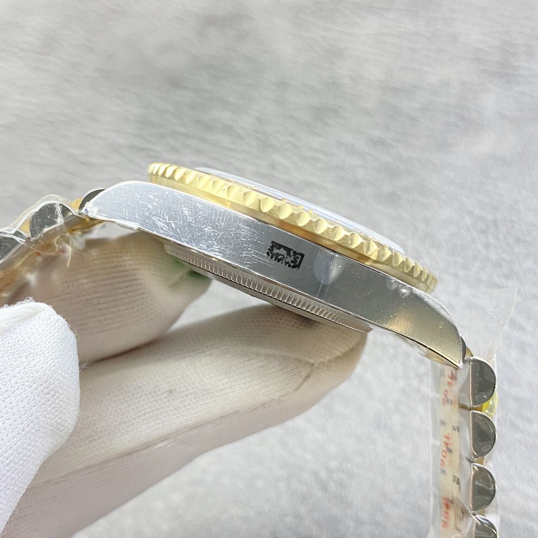 clean Rolex 一比一复刻高仿手表 GMT MASTER 皮蛋圈m126713grnr-0001 wrist watch  / R838