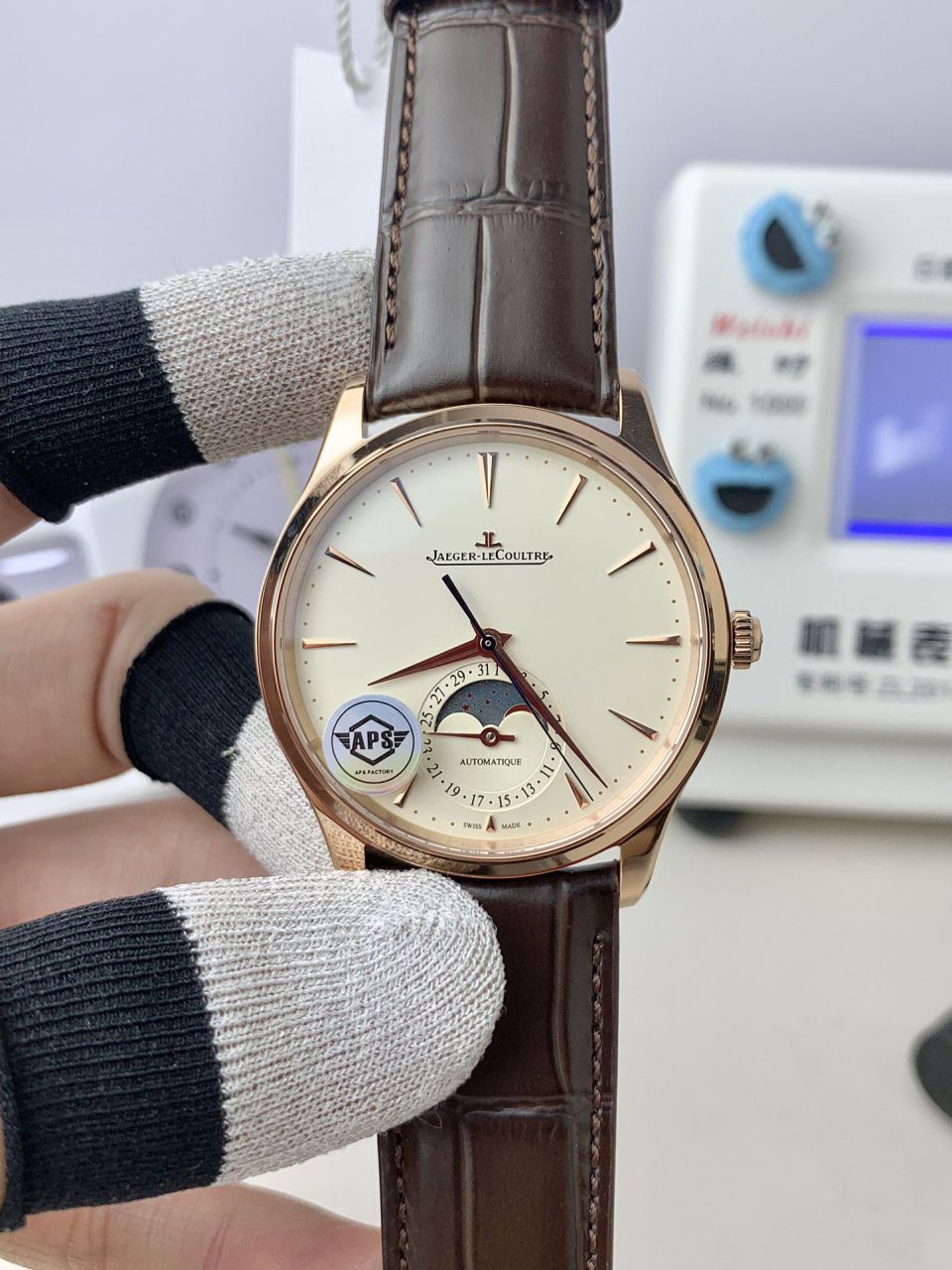 APS超A复刻高仿 Jaeger-LeCoultre 大师 Jaeger-LeCoultre 月相新品1368471手表 / JJ198