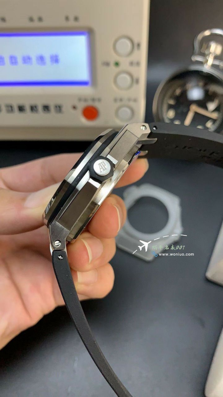 APS top 复刻高仿Audemars Piguet  Royal Oak Offshore 系列15703ST.OO.D002CA.01 wrist watch  / AP272