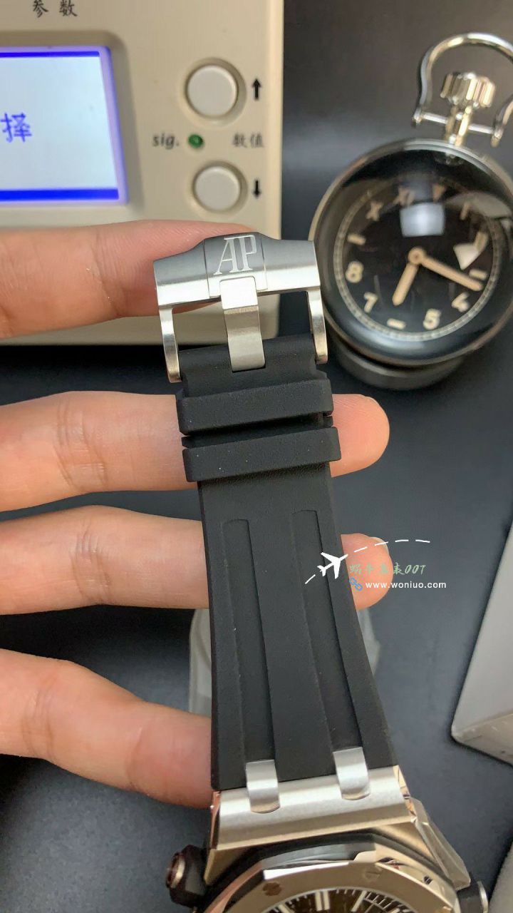 APS top 复刻高仿Audemars Piguet  Royal Oak Offshore 系列15703ST.OO.D002CA.01 wrist watch  / AP272