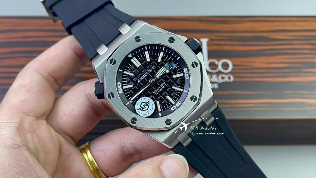 APS top 复刻高仿Audemars Piguet  Royal Oak Offshore 系列15703ST.OO.D002CA.01 wrist watch  / AP272