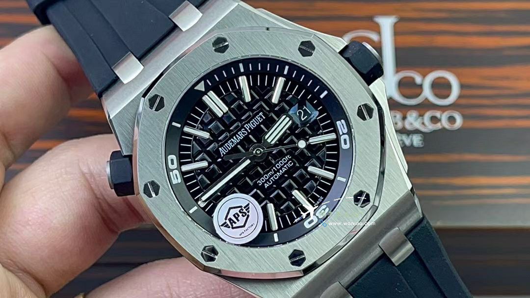 APS top 复刻高仿Audemars Piguet  Royal Oak Offshore 系列15703ST.OO.D002CA.01 wrist watch  / AP272