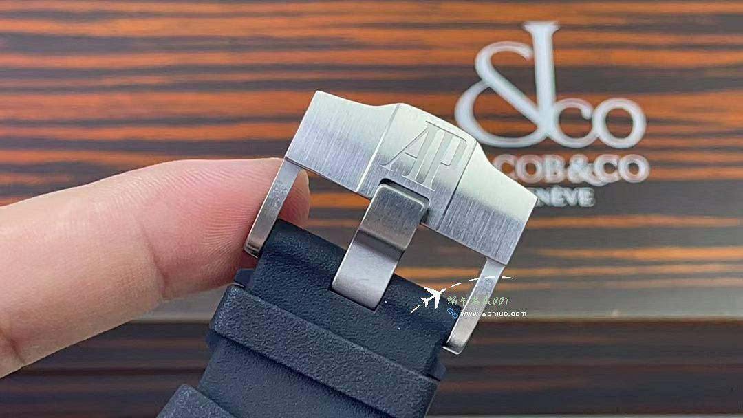 APS top 复刻高仿Audemars Piguet  Royal Oak Offshore 系列15703ST.OO.D002CA.01 wrist watch  / AP272