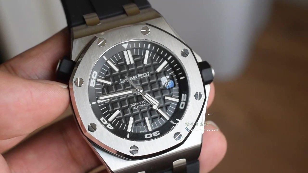  Video analysis APS Factory 一体机 Best 复刻高仿Audemars Piguet  Royal Oak Offshore 系列15710ST.OO.A002CA.01 wrist watch  / AP225