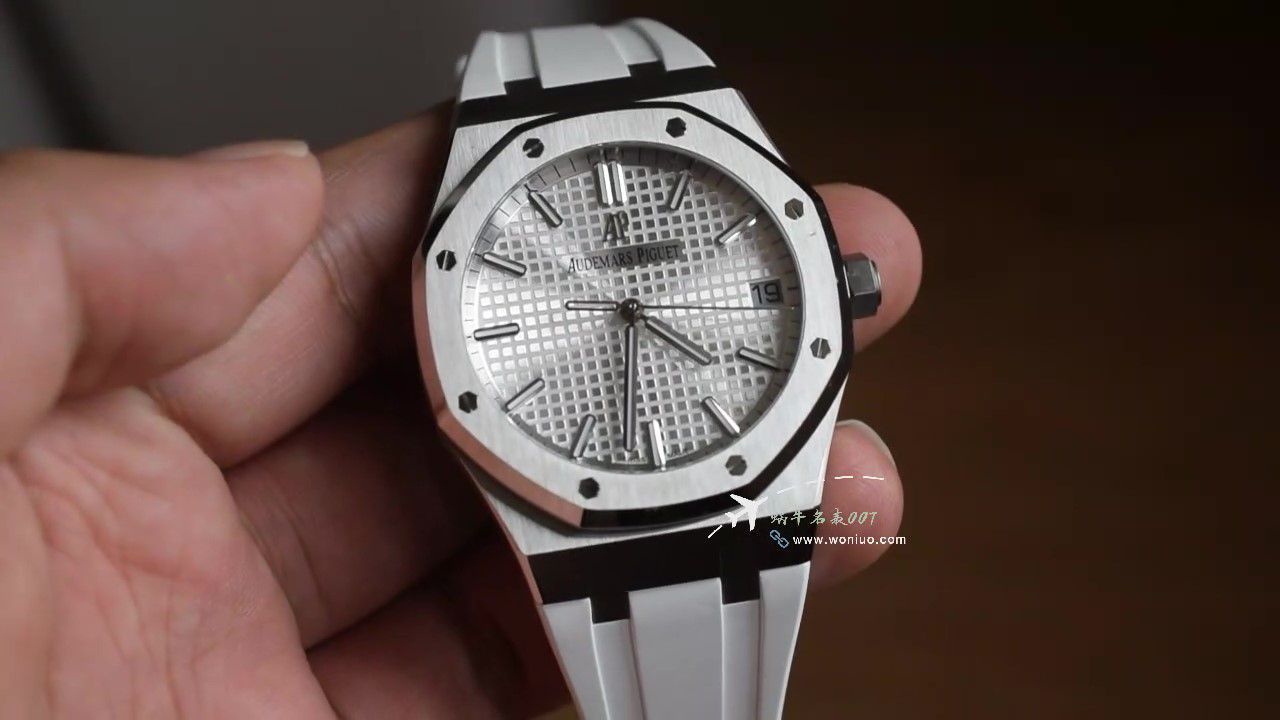  Video analysis APSAudemars Piguet 皇家橡树超A高仿复刻一体机15500ST.OO.1220ST.04橡胶 watchband   / AP279