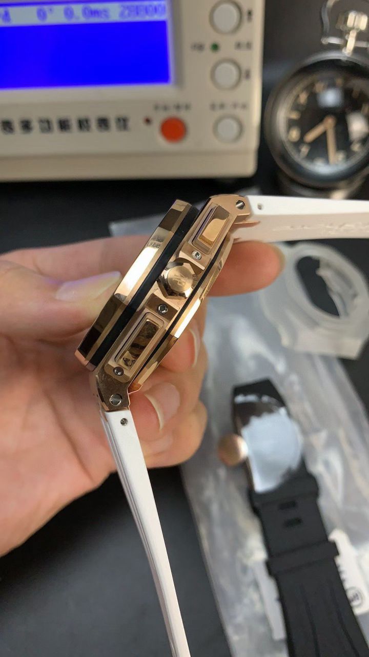 APF Factory Audemars Piguet  Royal Oak Offshore 复刻高仿手表26408OR.OO.A010CA.01 wrist watch  / AP288
